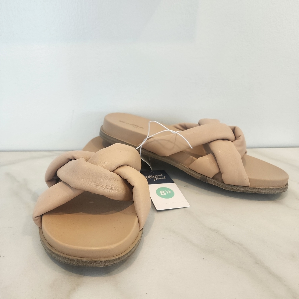 Universal Thread , NWTO,  cutest size 8.5, cream/tan sandal.